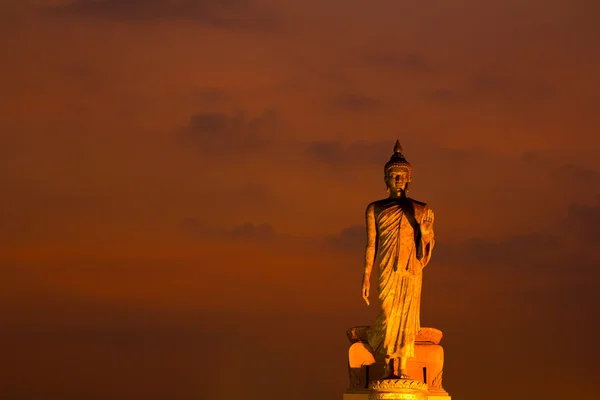 Buda heykelinin silueti — Stok fotoğraf