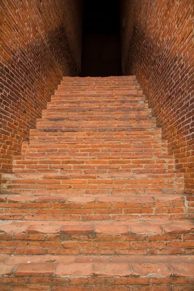 Escaleras de ladrillo rojo — Foto de Stock