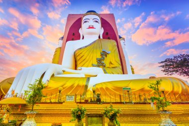 Bago Kyaikpun Buda 