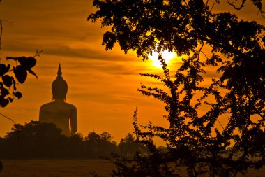 günbatımı Big buddha heykeli  