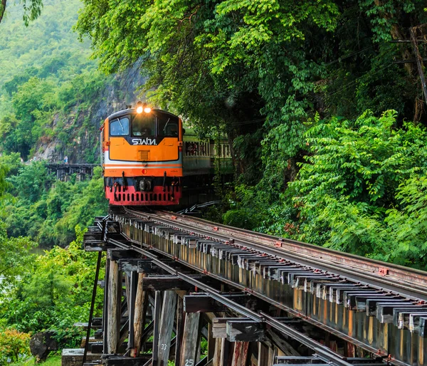 Treno viaggia sulla Birmania — Foto Stock