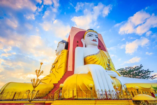 Kyaikpun Buddha a Bago — Foto Stock