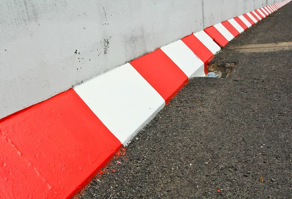 Straßenschild auf Asphalt — Stockfoto