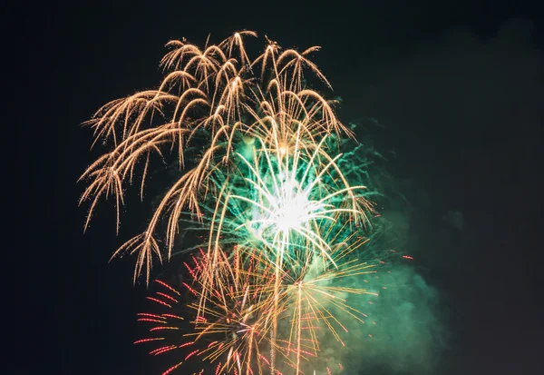 Couleur étonnante feux d'artifice — Photo