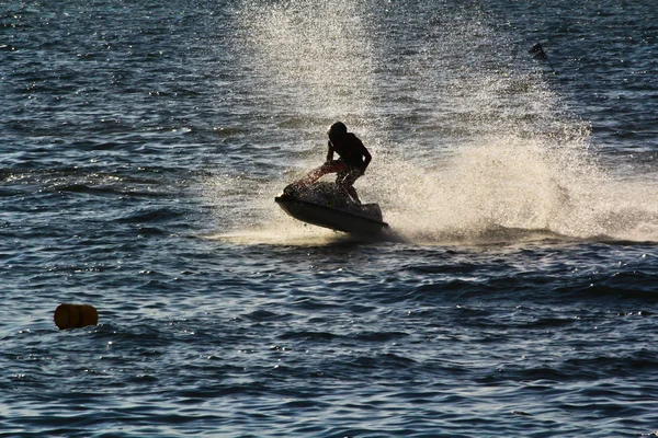 Jet rider en el agua —  Fotos de Stock