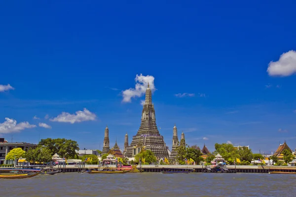 Pagoda Wat Arun temppeli — kuvapankkivalokuva