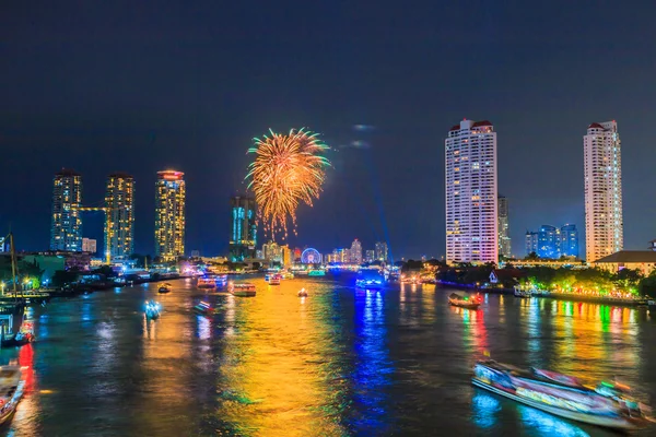 Stadtbild-Feuerwerk von Bangkok — Stockfoto