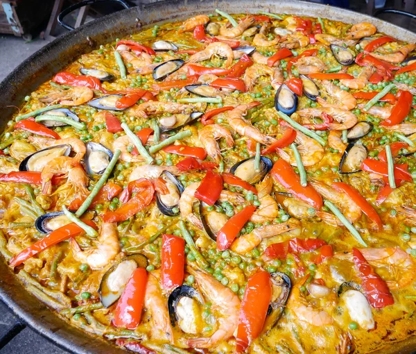 Meeresfrüchte-Paella in der Pfanne — Stockfoto