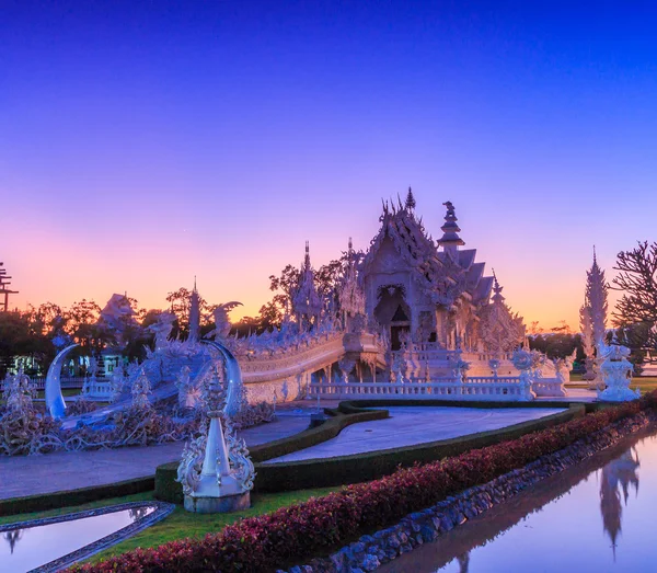 Tajski świątyni Wat Rong Khu — Zdjęcie stockowe