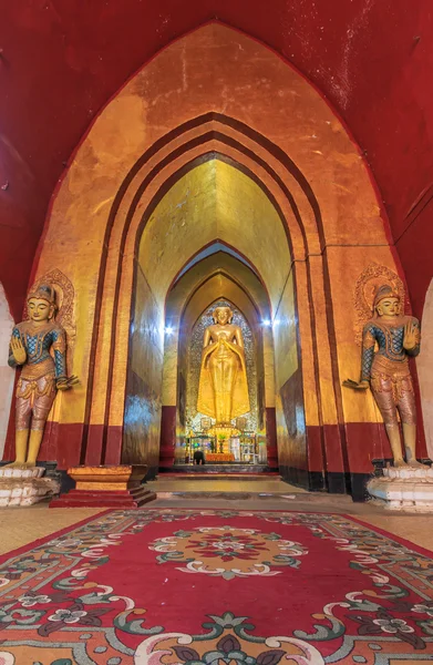 Buddha im alten Tempel — Stockfoto