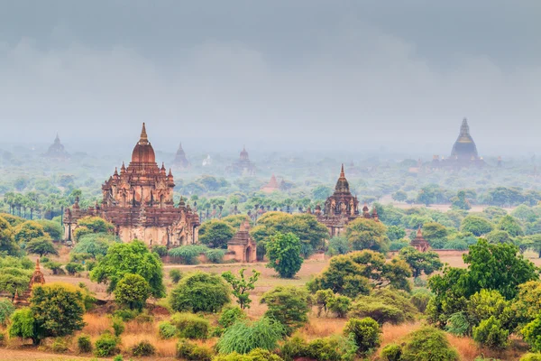 Bagan 도시에 오래 된 탑 — 스톡 사진