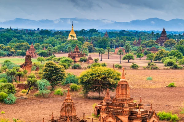 Bagan 도시에 오래 된 탑 — 스톡 사진