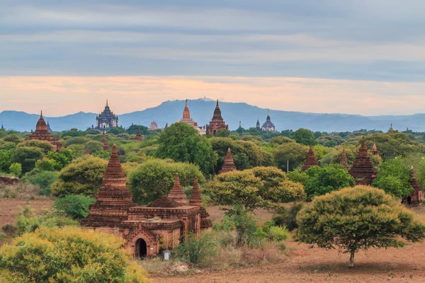 Bagan 도시에 오래 된 탑 — 스톡 사진