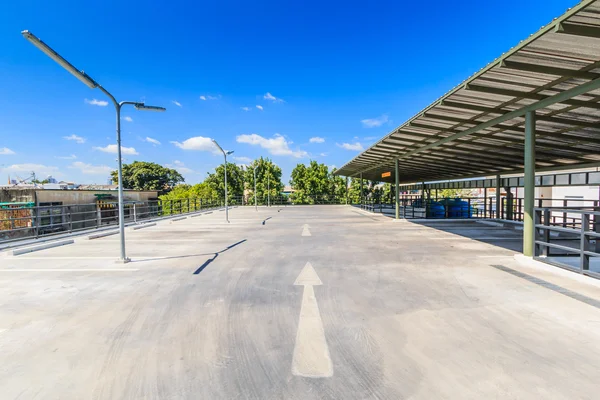 Gebouw parkeerplaatsen — Stockfoto