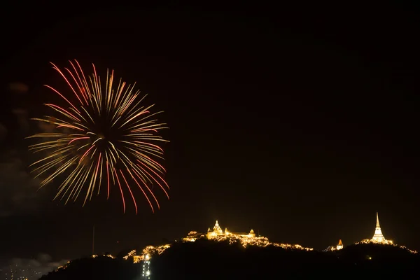 Feuerwerk in der jährlichen Provinz Phetchaburi — Stockfoto