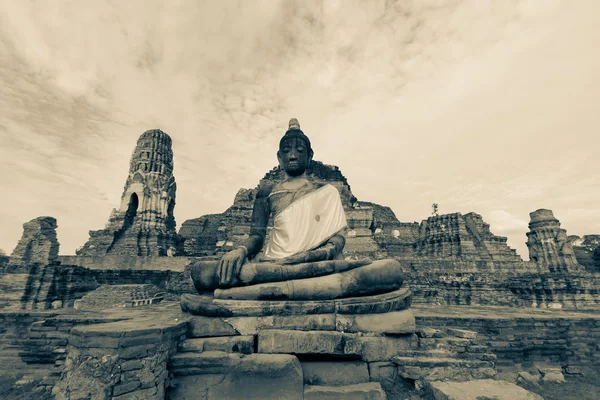 Buda em Wat Mahathat templo — Fotografia de Stock