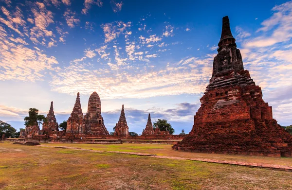 Templo viejo wat Chaiwatthanaram — Foto de Stock