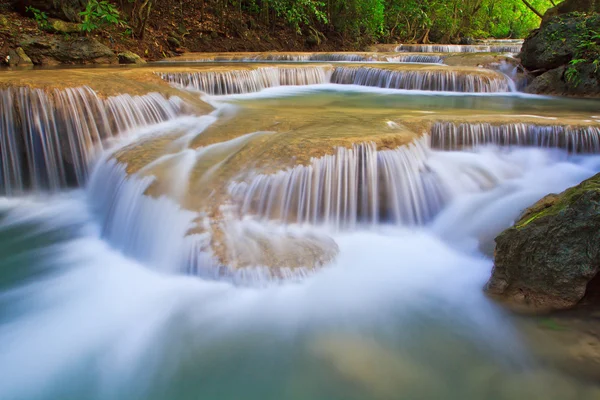 Cascada y corriente azul — Foto de Stock