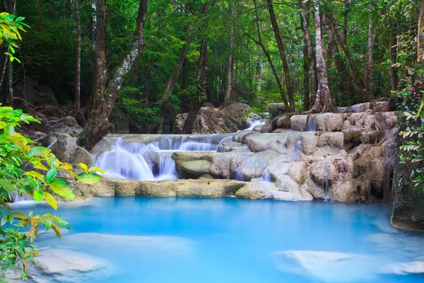 Cachoeira e fluxo azul — Fotografia de Stock
