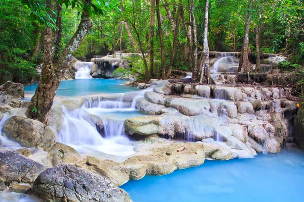 Cachoeira e fluxo azul — Fotografia de Stock