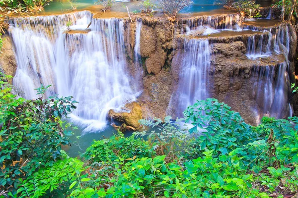 Cascada y corriente azul — Foto de Stock