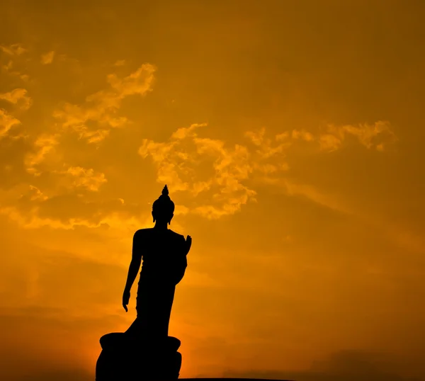 Buddha bei schönem Sonnenuntergang — Stockfoto