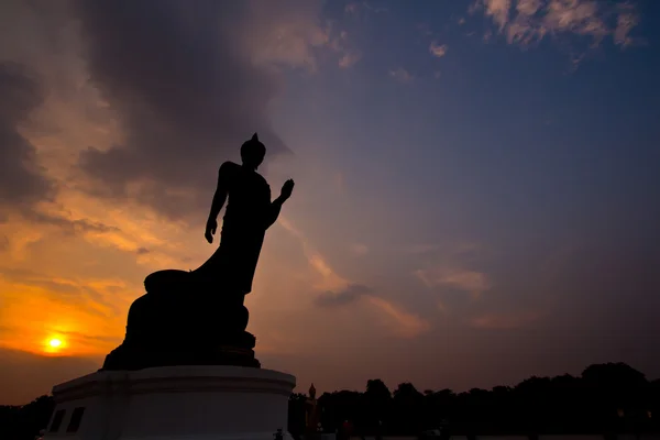 Buddha na krásný západ slunce — Stock fotografie