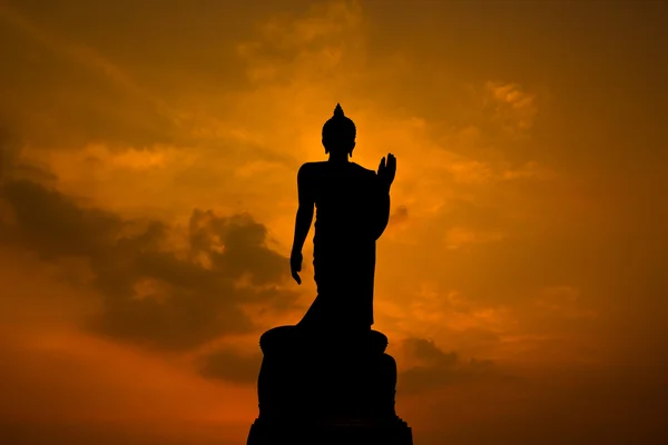 Bouddha sur beau coucher de soleil — Photo