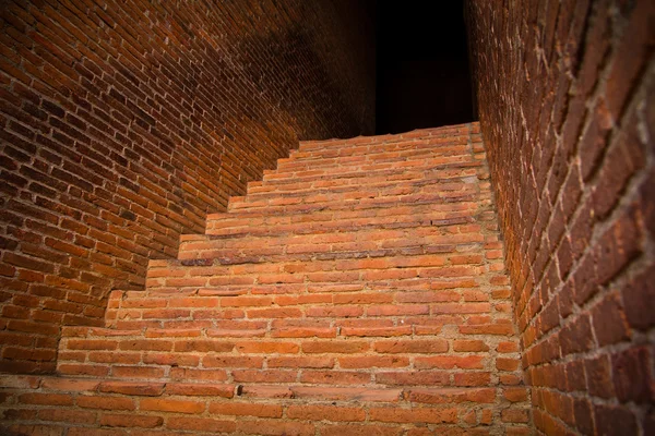 Escaleras de ladrillo rojo — Foto de Stock