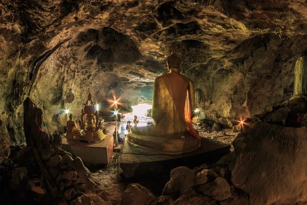 Caverna de krasae e buddha Kanchanaburi Tailândia — Fotografia de Stock