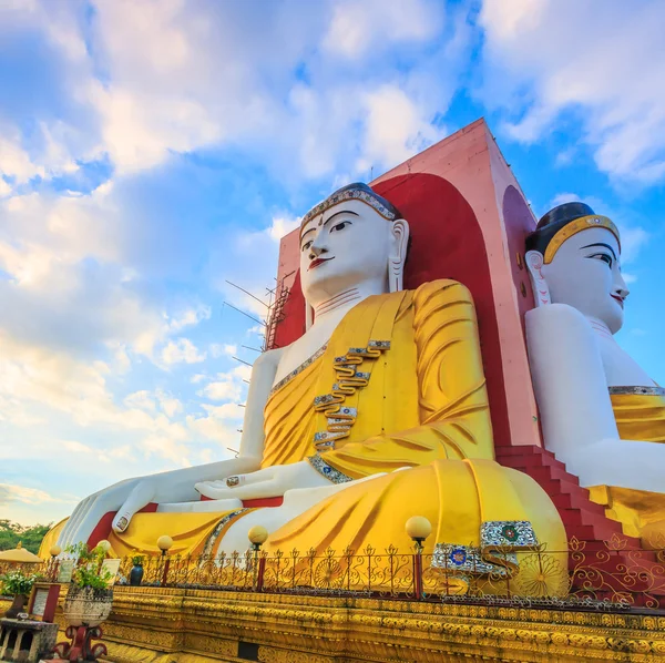 Kyaikpun Buddha a Bago — Foto Stock