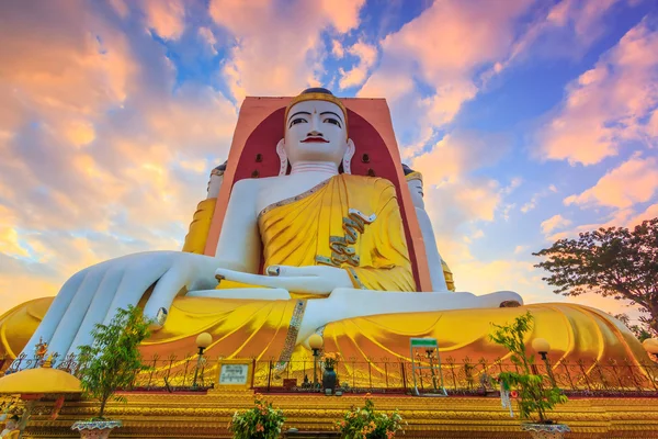 Kyaikpun Buddha v Bago — Stock fotografie