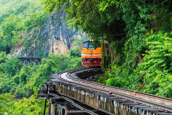 Trein rijdt over Birma — Stockfoto