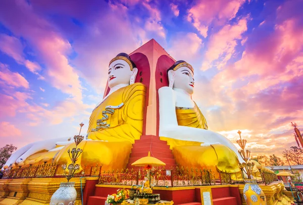 Kyaikpun Boeddha in Bago — Stockfoto