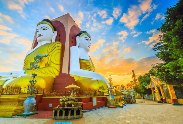 Kyaikpun Buddha i Bago — Stockfoto