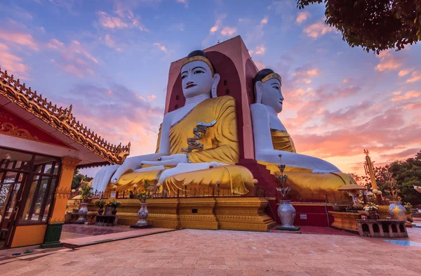 Kyaikpun Buddha in Bago — Stockfoto