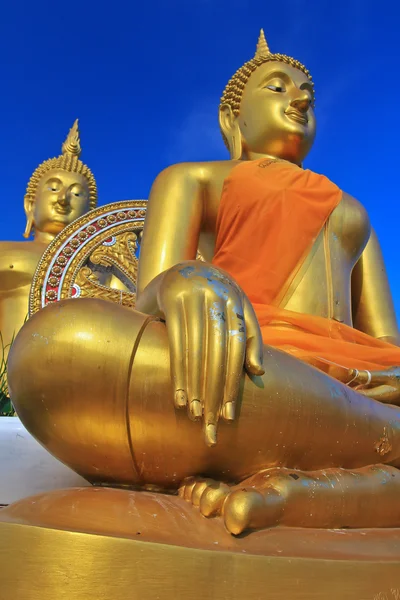 Große Buddha-Statuen am wat muang — Stockfoto