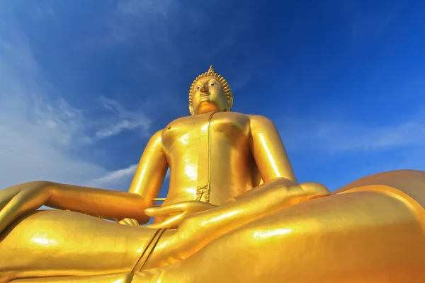 Grande statua buddha a Wat muang — Foto Stock