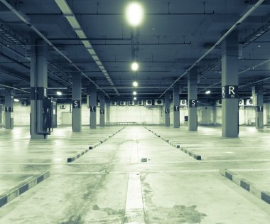 Araba olmadan kapalı otopark