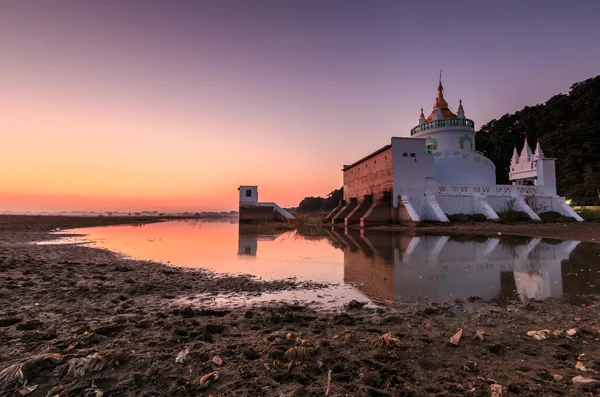 Landmark świątyni w mieście Mandalaj, Myanmar — Zdjęcie stockowe