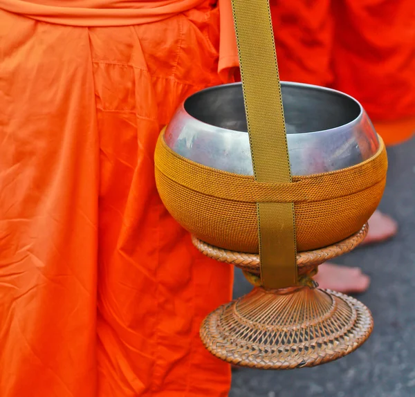 Buddhista szerzetesek narancssárga ruhát — Stock Fotó