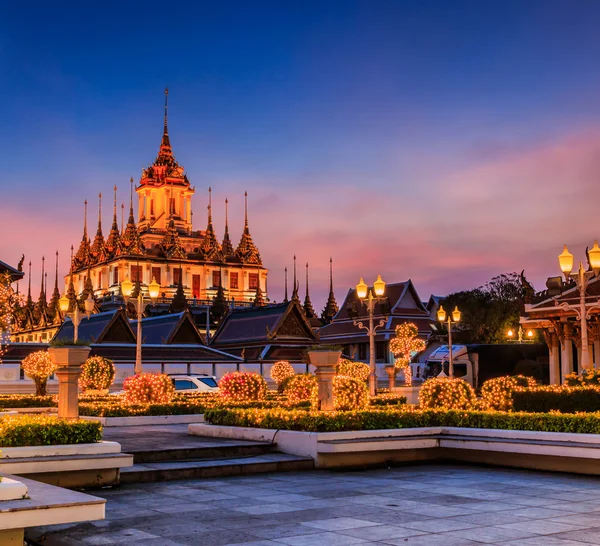 Temple thaïlandais Wat Rachanadda — Photo