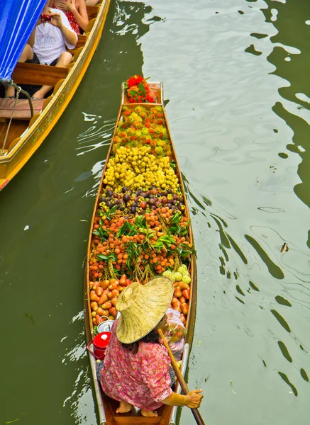 Damnoen saduak schwimmender markt nahe bangkok — Stockfoto