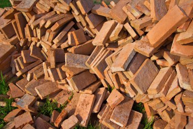 kırmızı tuğla yığını 