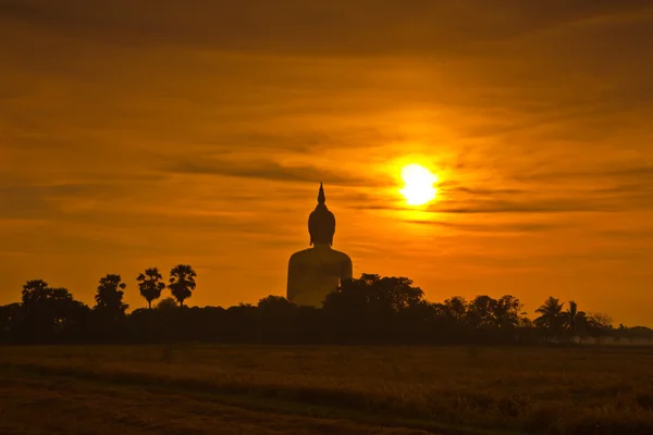 Socha Buddhy při západu slunce — Stock fotografie