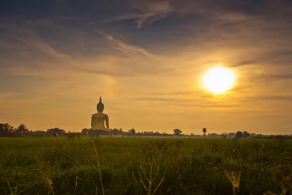 Socha Buddhy při západu slunce — Stock fotografie