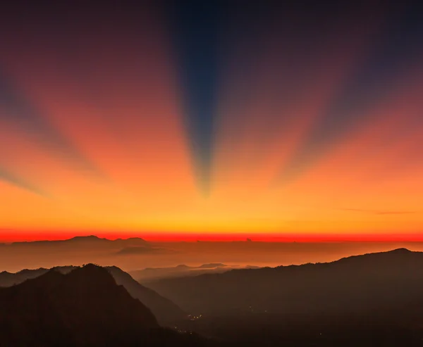 Soleil du matin à la montagne à Bromo — Photo
