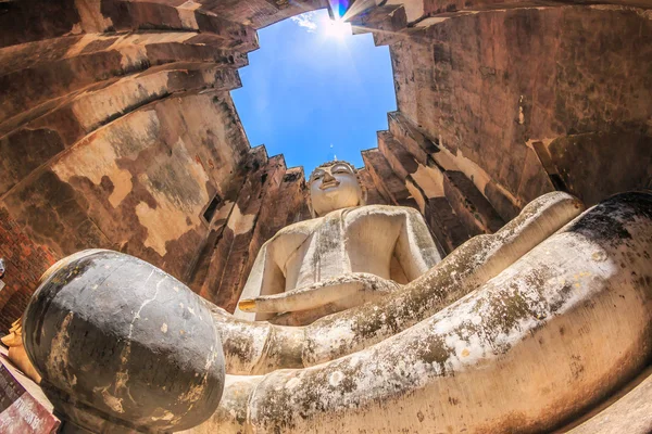 Estátua de buddha velho — Fotografia de Stock