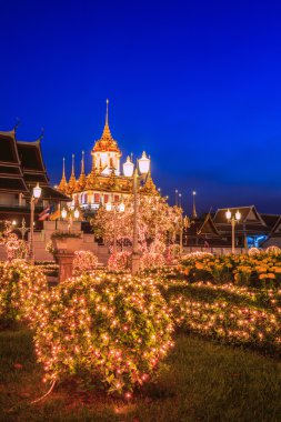 Tay tapınak Wat Rachanadda Bangkok 