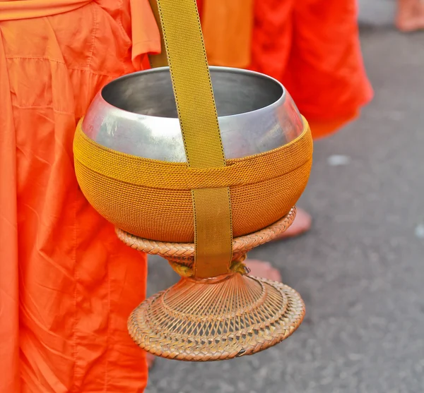 Monaci buddisti in abiti arancioni — Foto Stock
